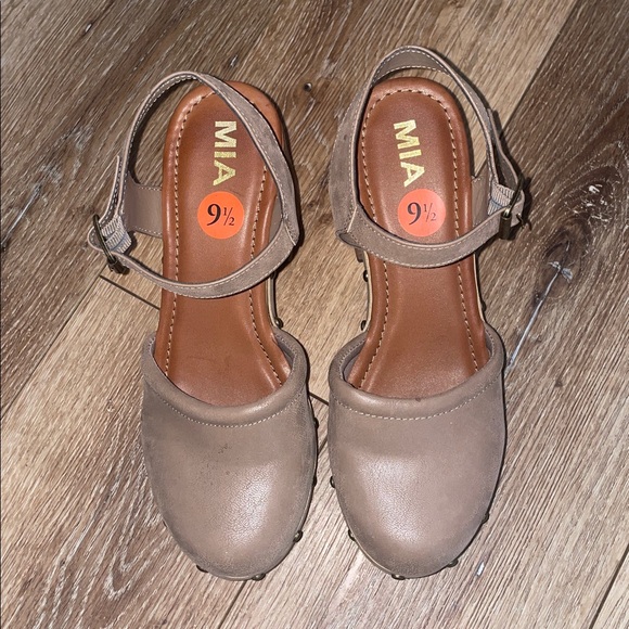 MIA Analie Patform Clogs Tan  Mules 9.5 - Picture 1 of 6